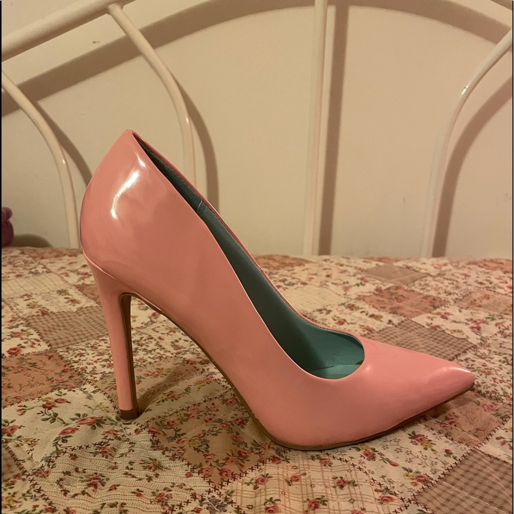 Pink high heels pumps